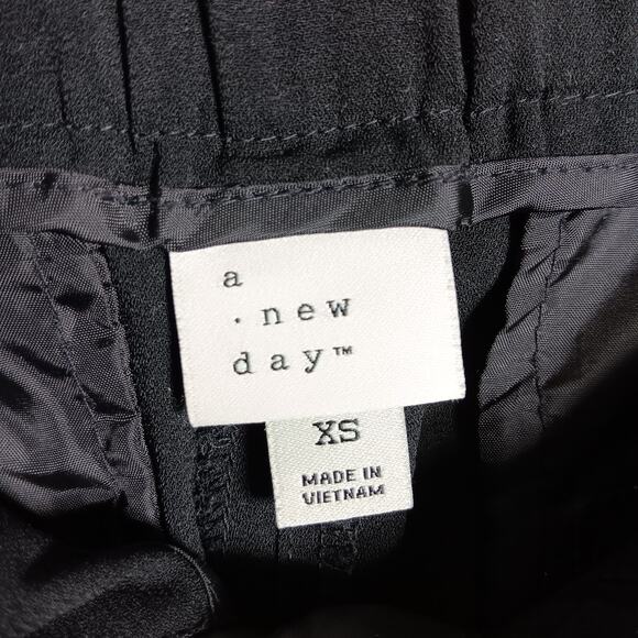 A.N.D. A New Day Paperbag Shorts Size XS Black With 2 Front Pockets and Belted - Picture 6 of 7